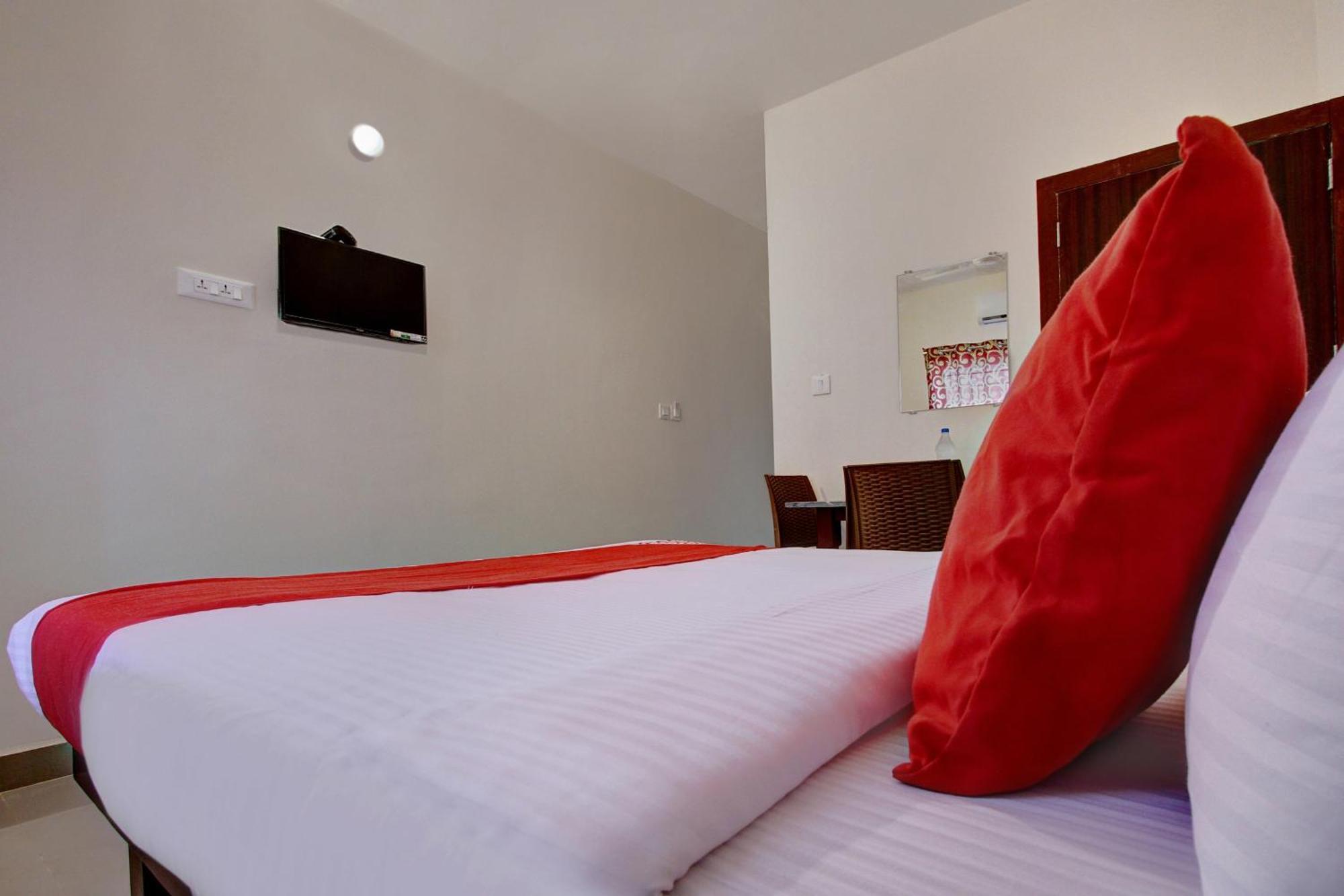 Hotel O Century Park Kāsaragod Esterno foto